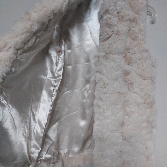 Rachel Zoe Faux Fur Cream Color Vest Size Small NWNT - Picture 8 of 13